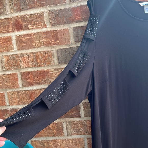 NYGARD Black Ladies 2X tunic with jeweled arm cutout details - Picture 7 of 10